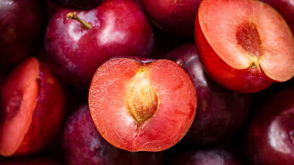 benefits of plums